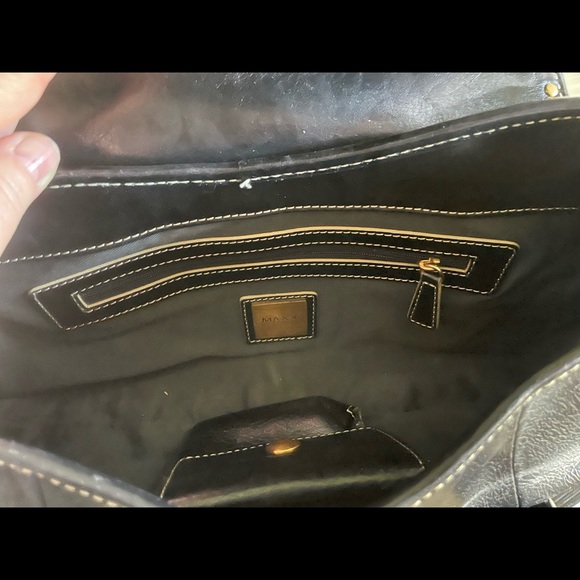 Maxx New York Black Leather Shoulder Bag - Picture 3 of 5